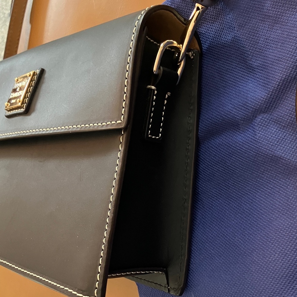Dooney & Bourke Black Leather Shoulder Bag! Pretty and light inside lining! - Picture 9 of 11